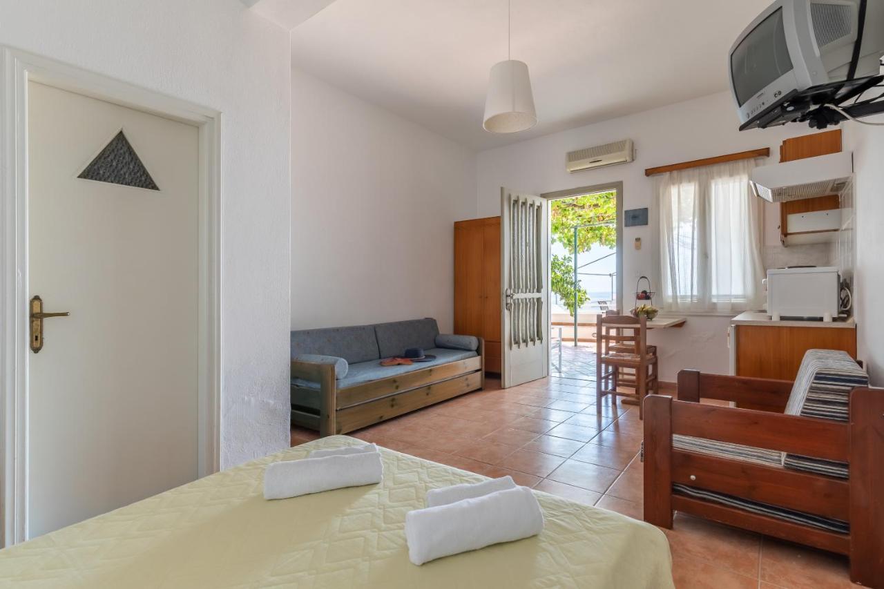 Servani Studios & Suites Loutraki  Bagian luar foto